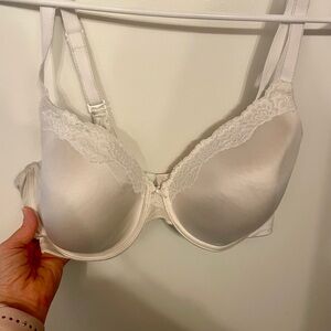 Maidenform White Lace Trim Bra 42C